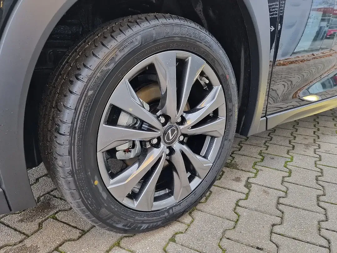 Lexus UX 300h - Thumbnail 10