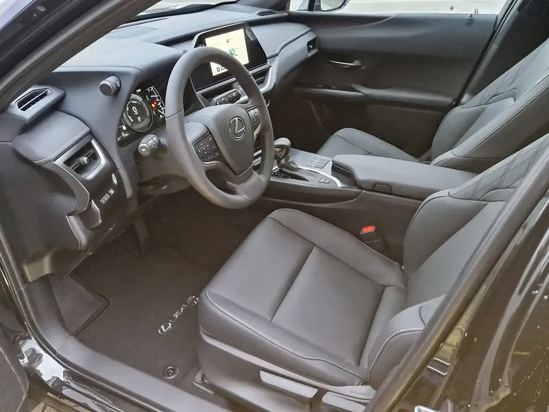 Lexus UX 300h - Thumbnail 5