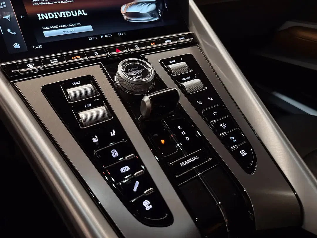 Aston Martin DB12 - Thumbnail 13