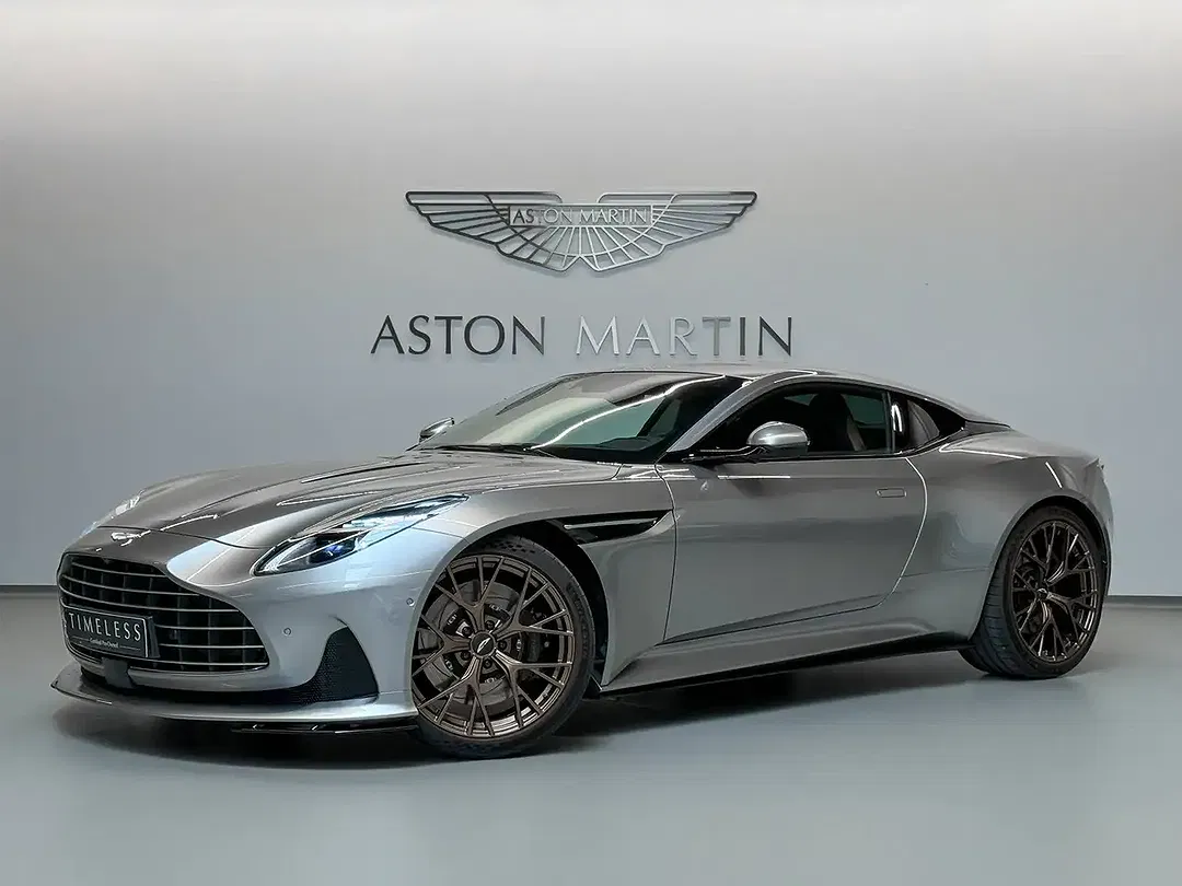 Aston Martin DB12 - Thumbnail 3