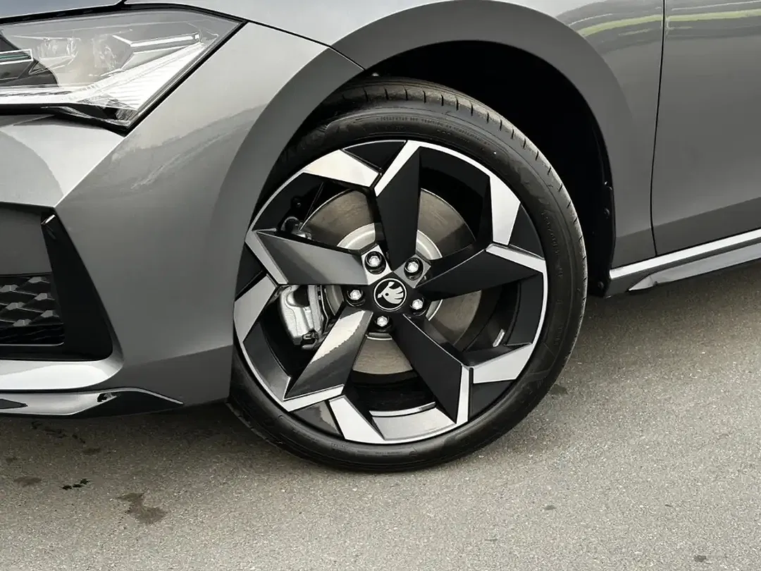 Skoda Superb - Thumbnail 3