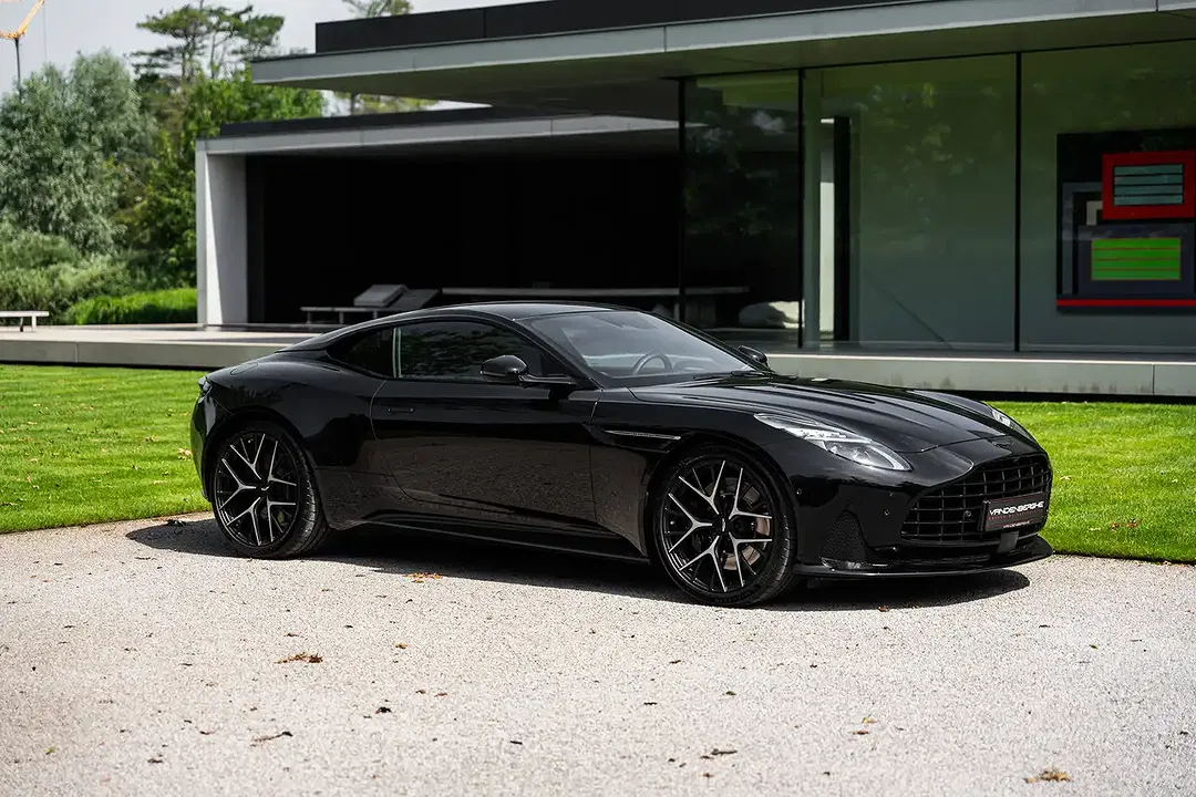 Aston Martin DB12 - Thumbnail 1