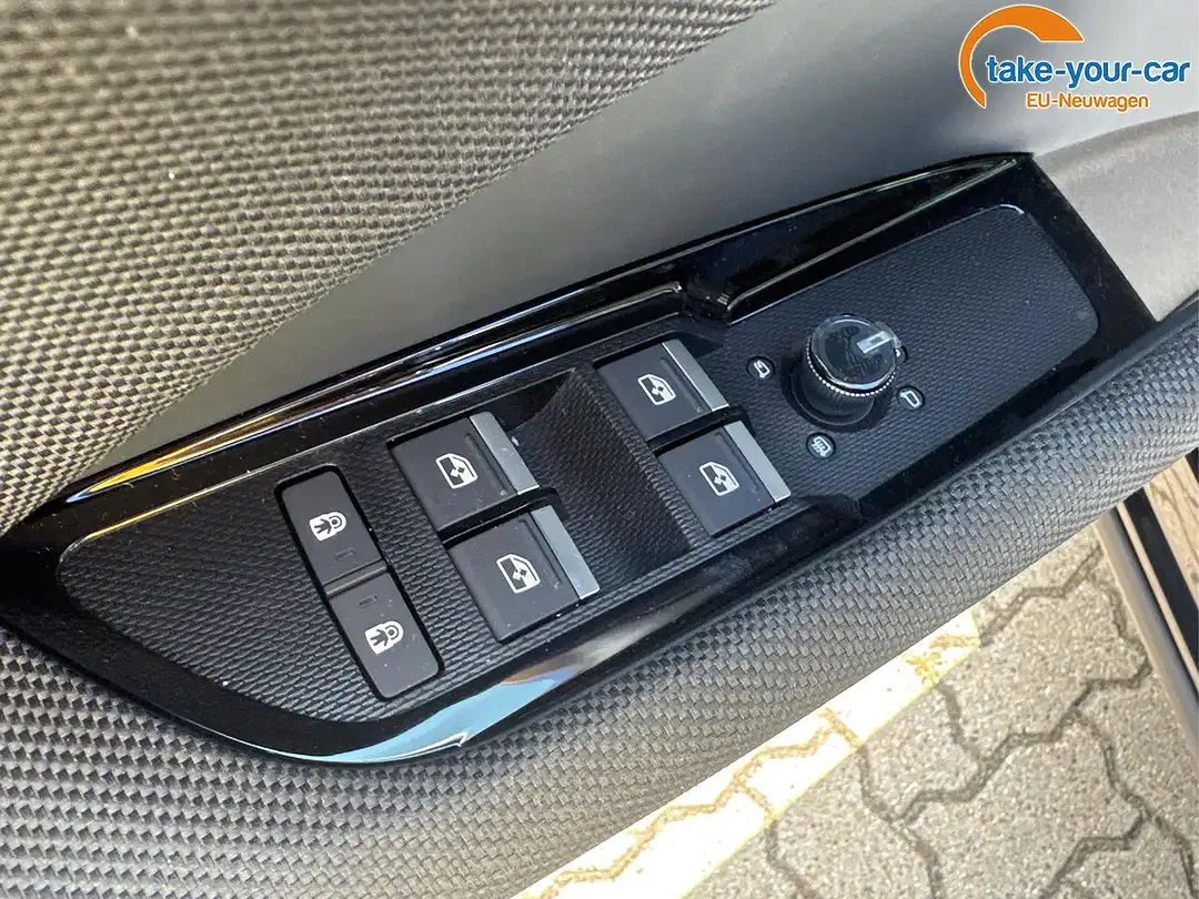Audi Q3 - Thumbnail 10