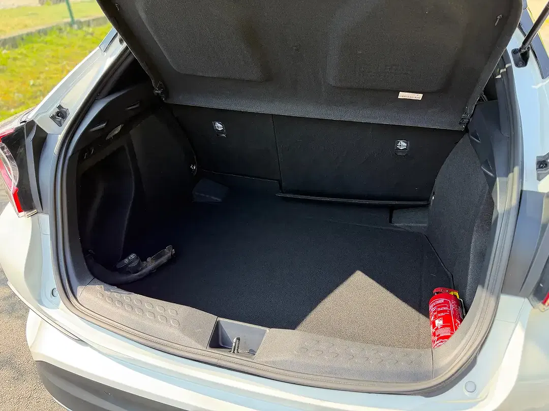Toyota C-HR - Thumbnail 9