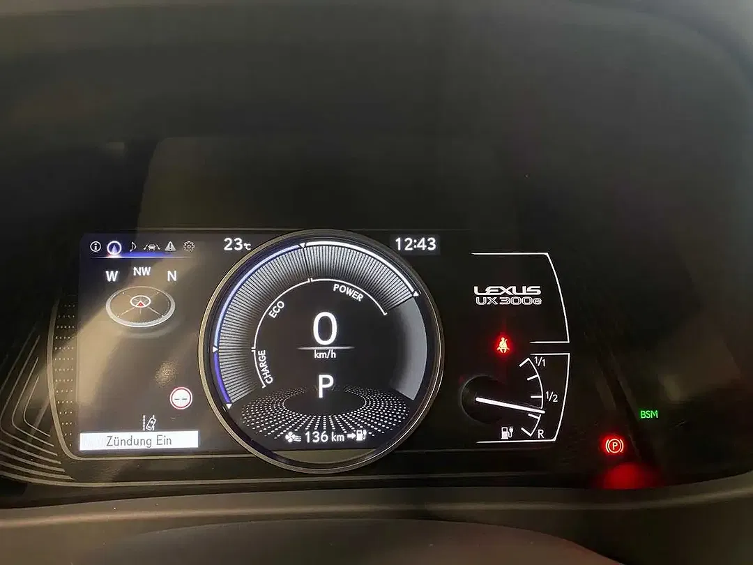 Lexus UX 300e - Thumbnail 12