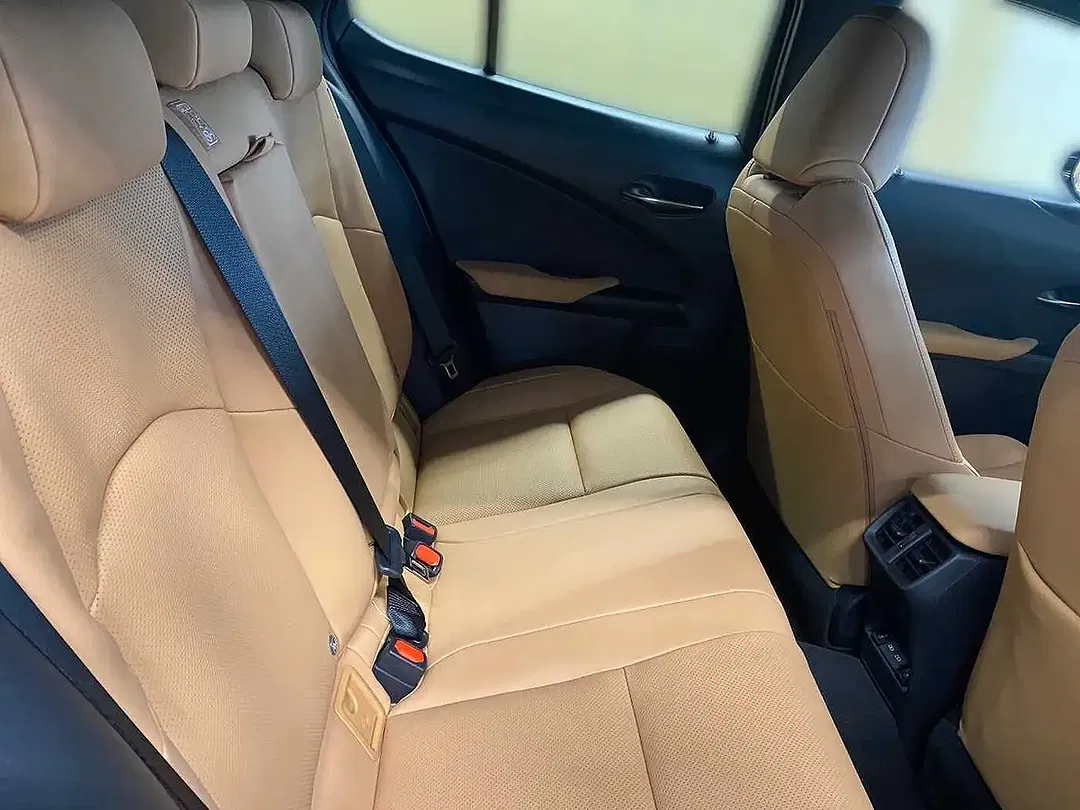 Lexus UX 300e - Thumbnail 15