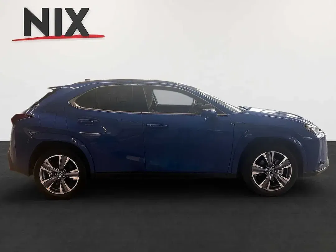 Lexus UX 300e - Thumbnail 3