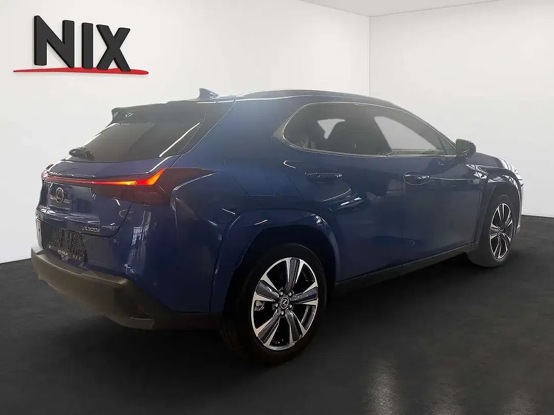 Lexus UX 300e - Thumbnail 4