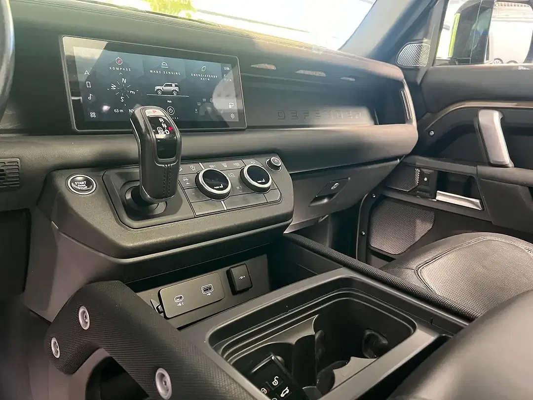 Land Rover Defender - Thumbnail 11