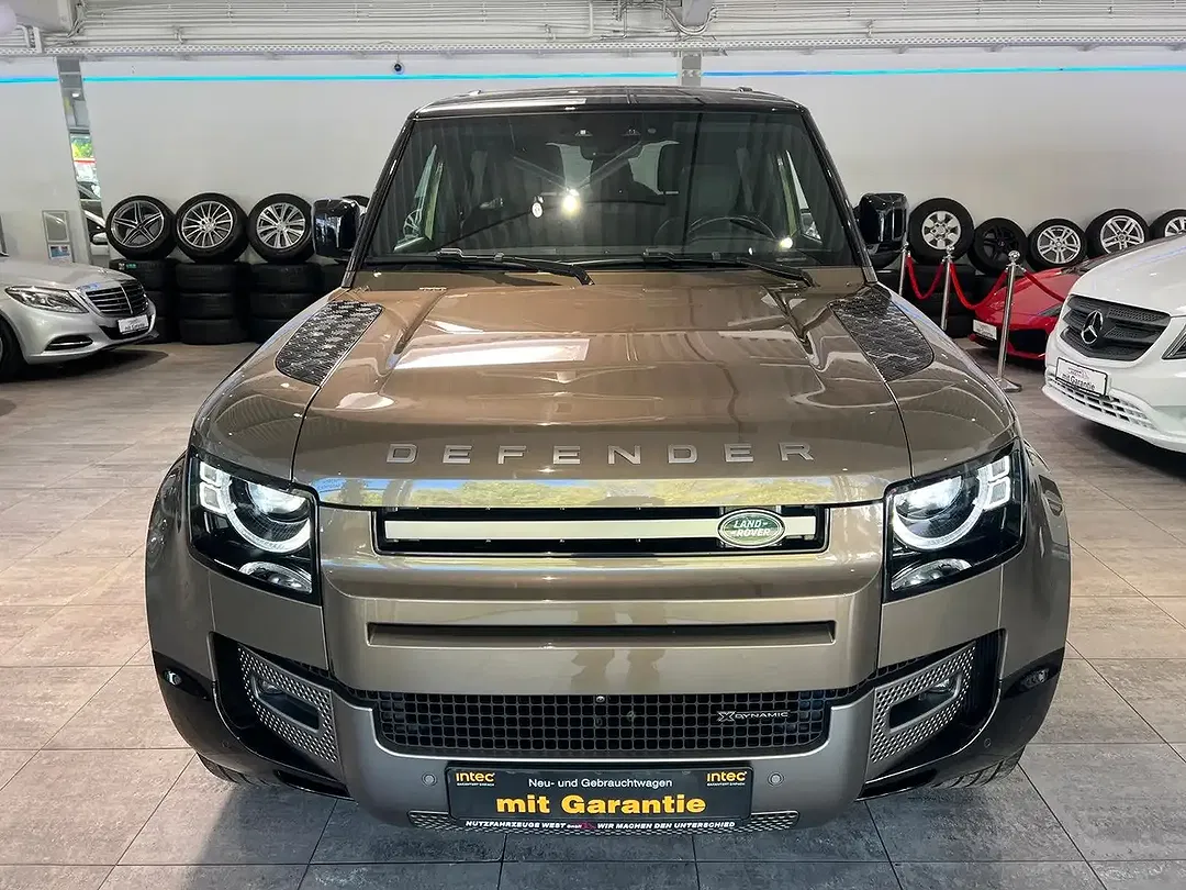 Land Rover Defender - Thumbnail 2