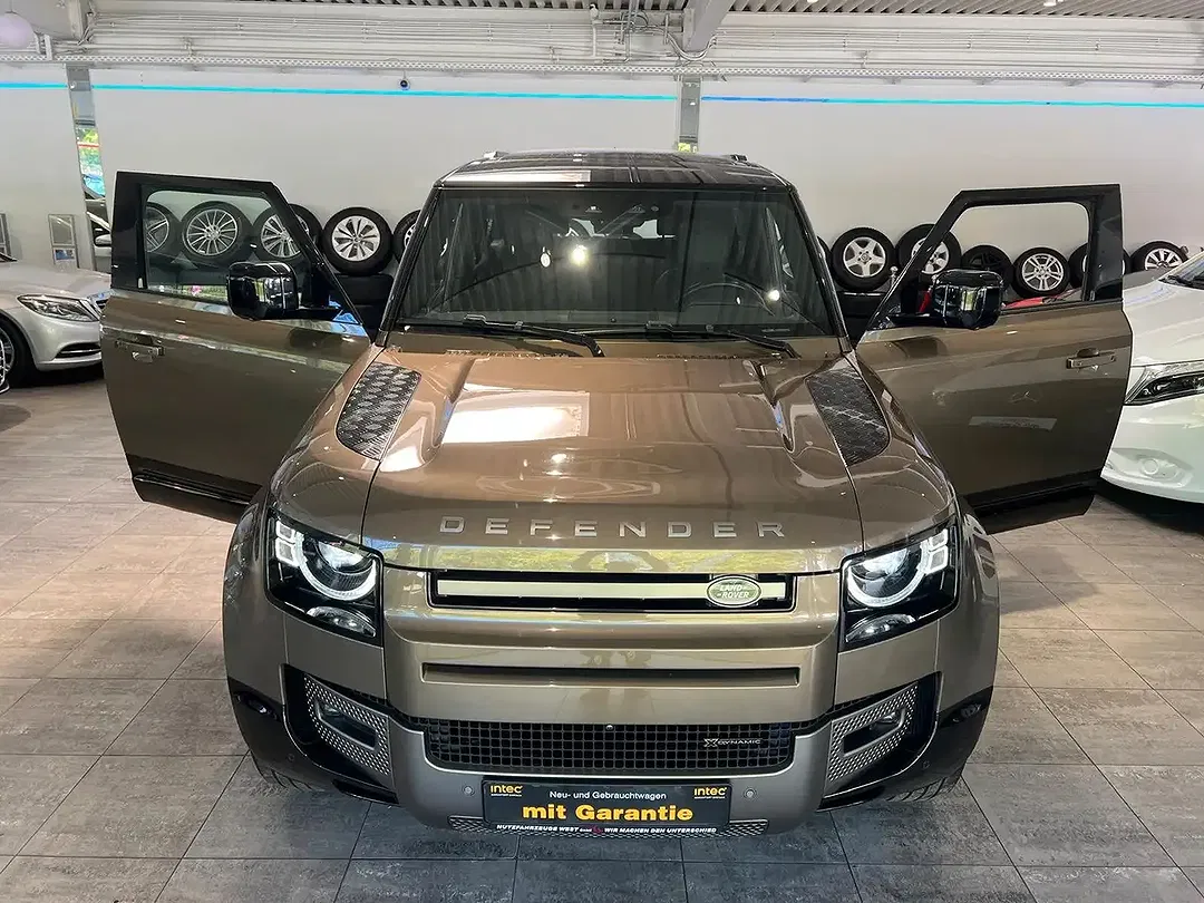 Land Rover Defender - Thumbnail 5