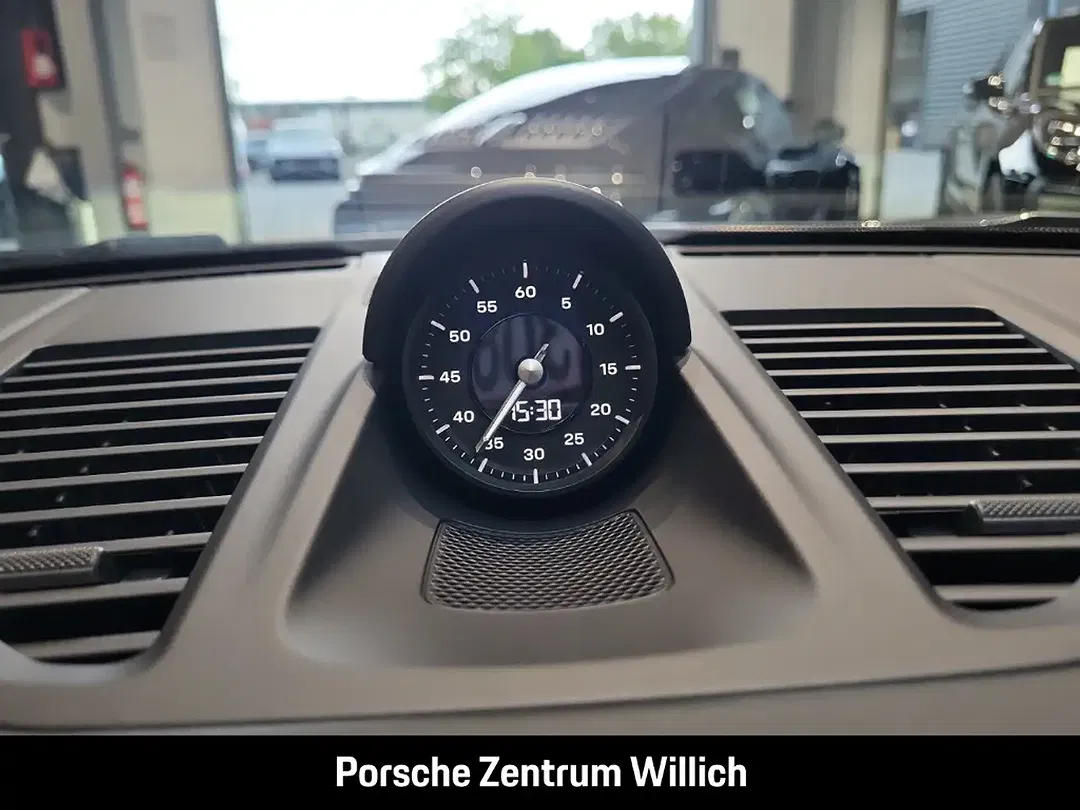 Porsche 992 - Thumbnail 14