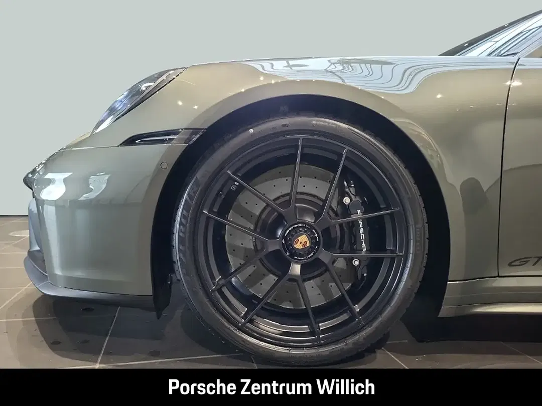 Porsche 992 - Thumbnail 6