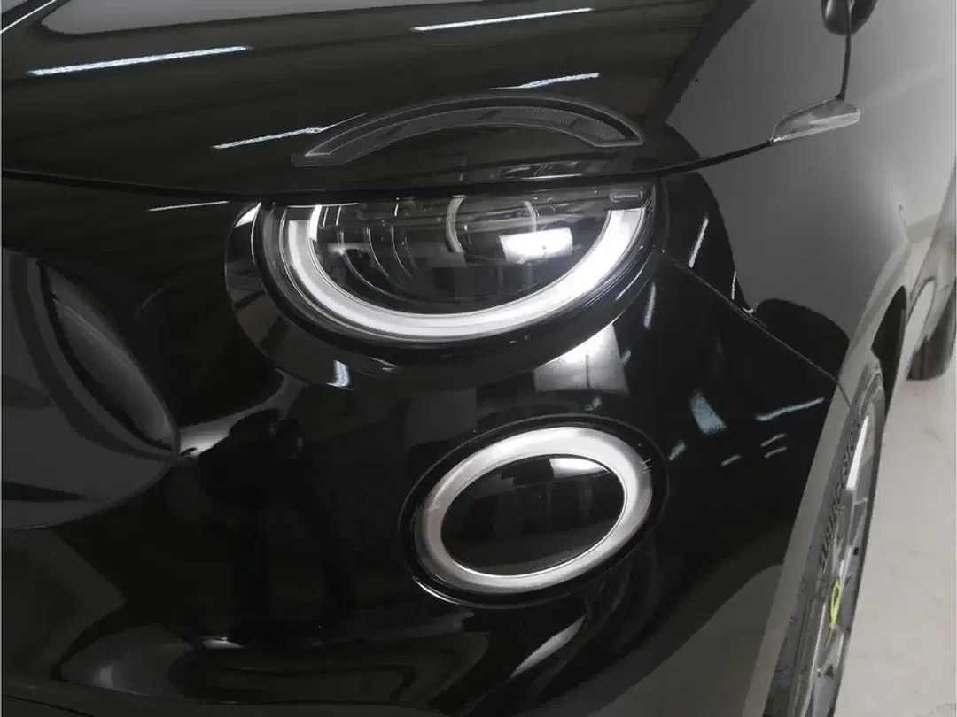 Abarth 500e - Thumbnail 3