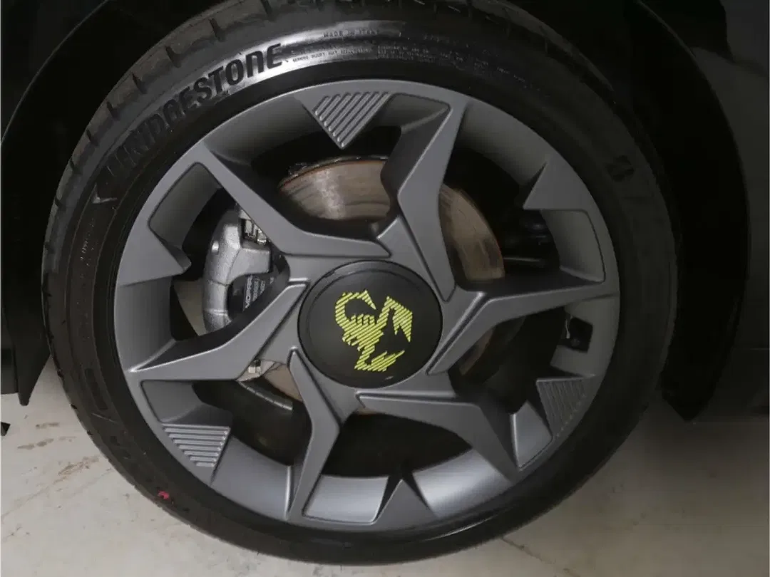 Abarth 500e - Thumbnail 9
