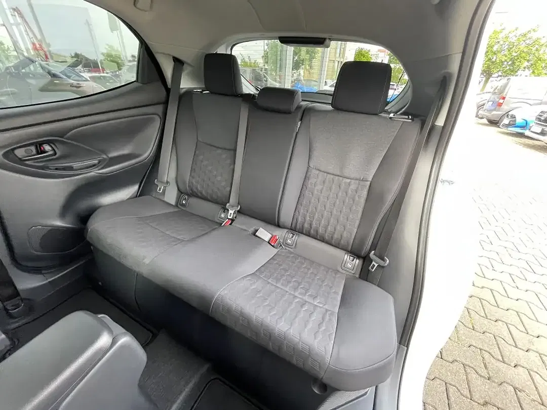 Toyota Yaris - Thumbnail 10