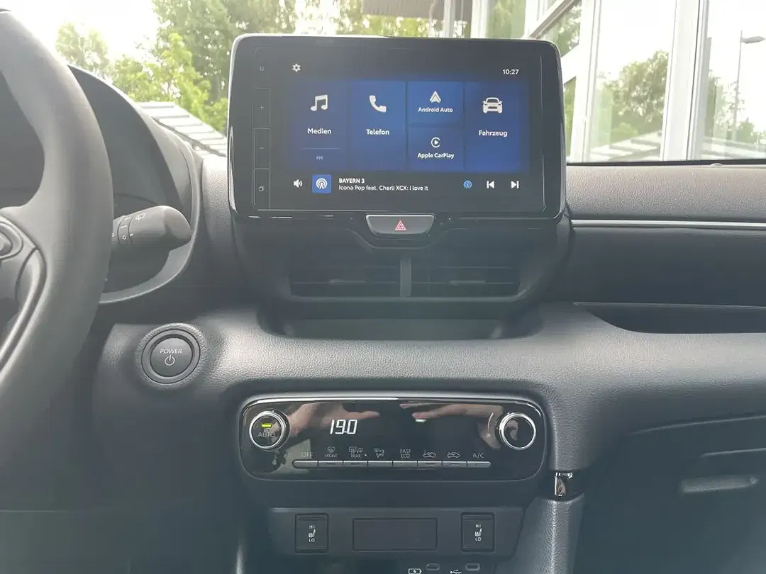 Toyota Yaris - Thumbnail 11