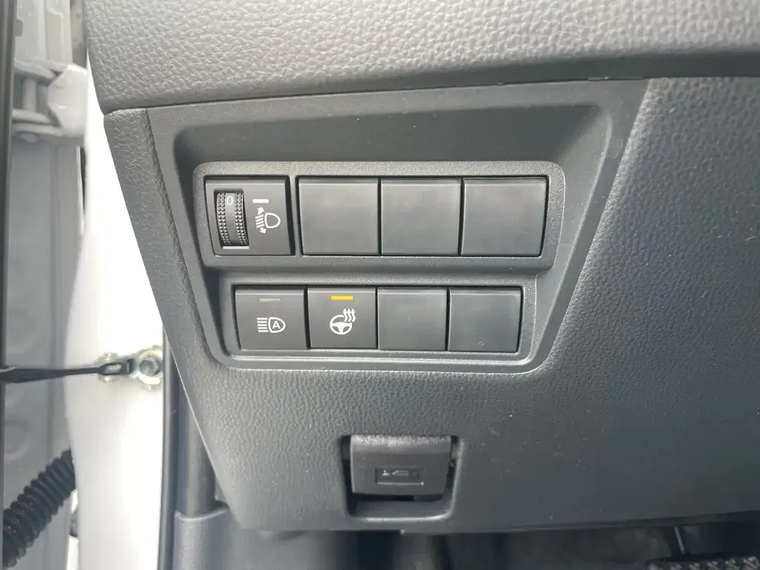 Toyota Yaris - Thumbnail 13