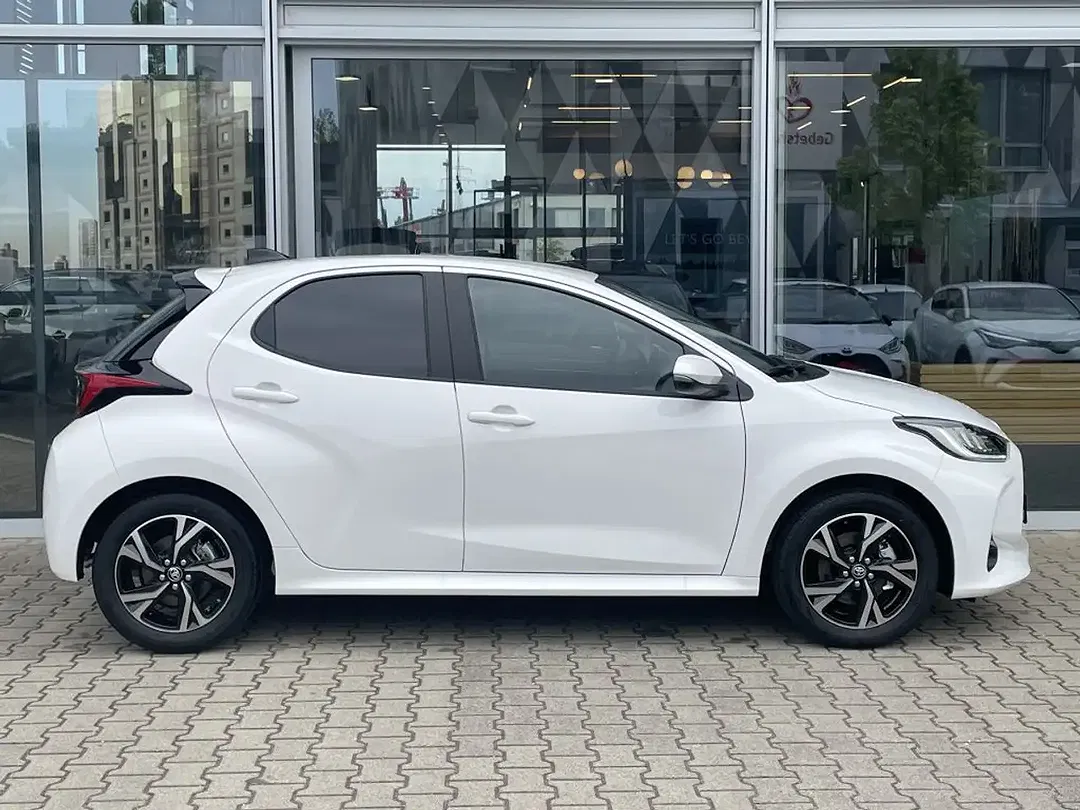 Toyota Yaris - Thumbnail 3