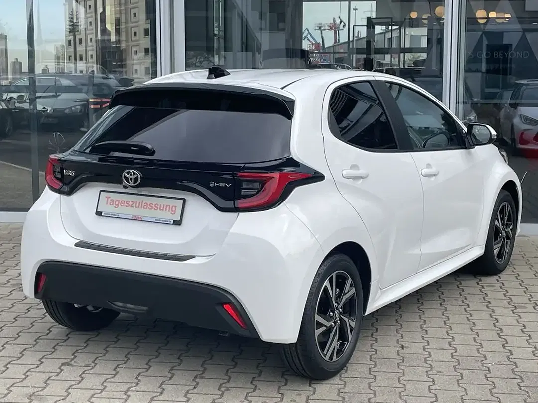 Toyota Yaris - Thumbnail 4
