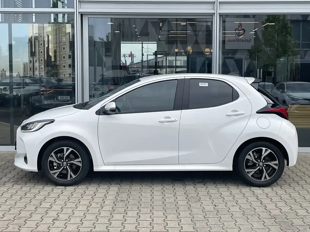Toyota Yaris - Thumbnail 6