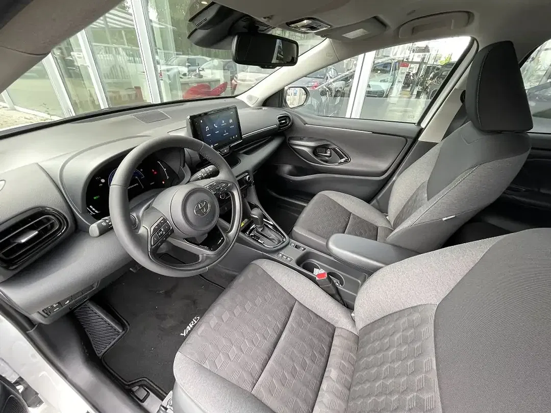 Toyota Yaris - Thumbnail 7