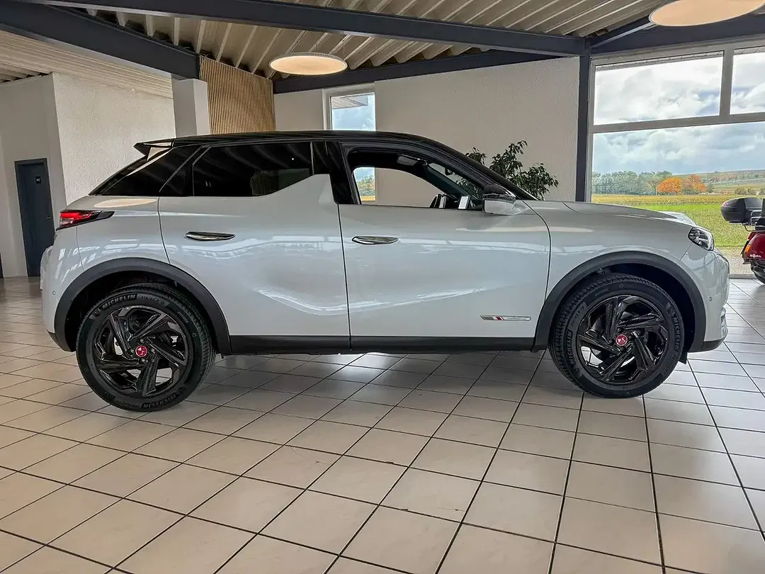 DS Automobiles DS 3 - Thumbnail 3