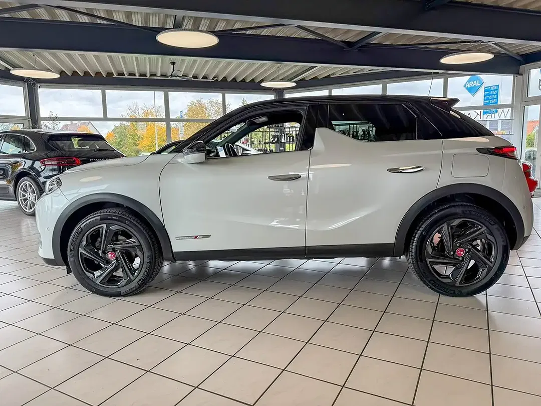 DS Automobiles DS 3 - Thumbnail 6