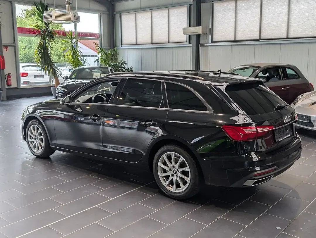 Audi A4 - Thumbnail 2