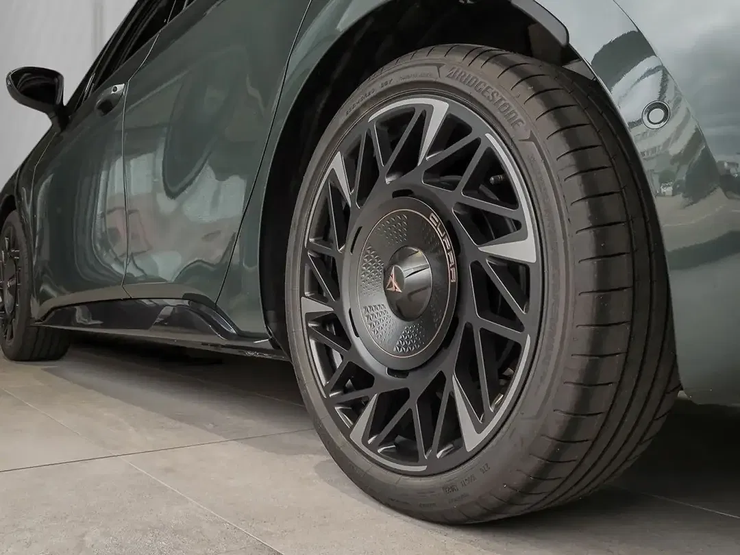 CUPRA Born - Thumbnail 5