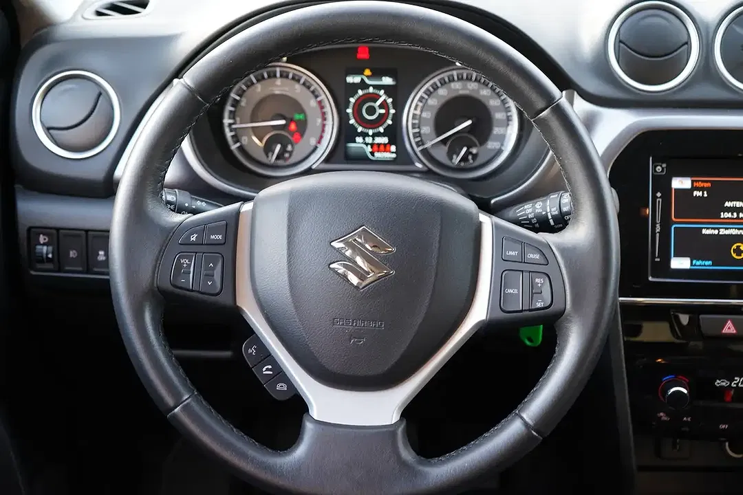 Suzuki Vitara - Thumbnail 16