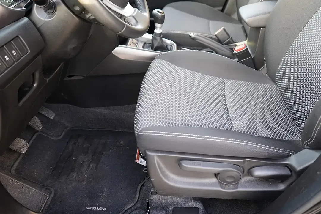 Suzuki Vitara - Thumbnail 25