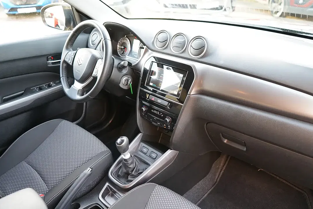 Suzuki Vitara - Thumbnail 29