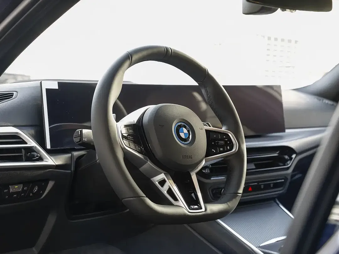 BMW 330 - Thumbnail 4