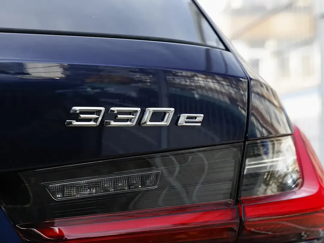 BMW 330 - Thumbnail 9