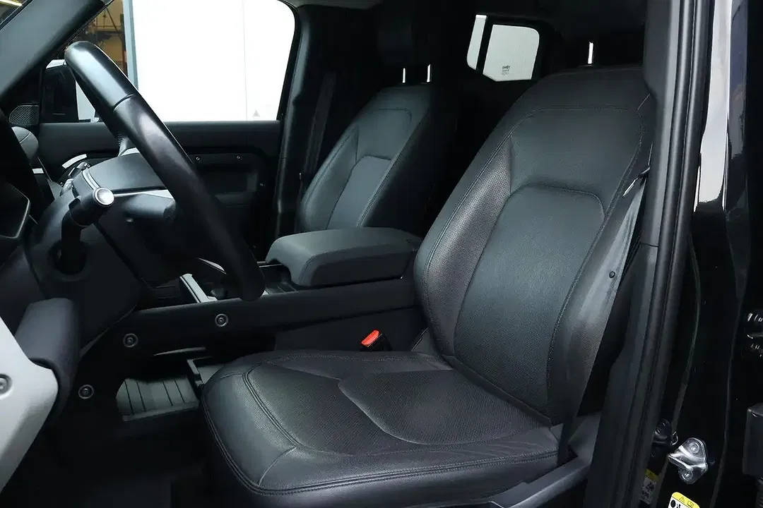 Land Rover Defender - Thumbnail 13