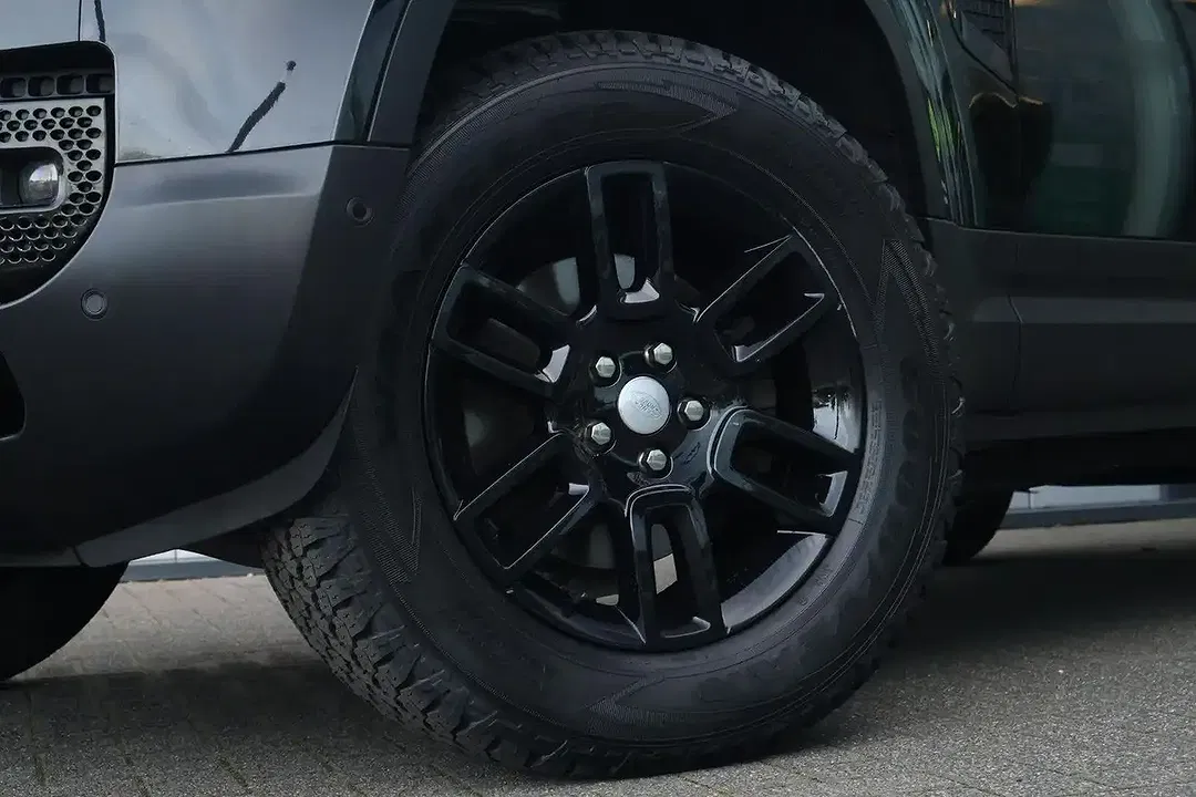 Land Rover Defender - Thumbnail 5