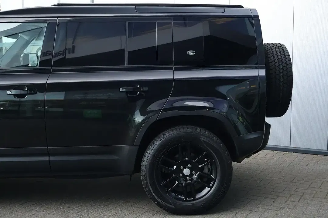 Land Rover Defender - Thumbnail 6