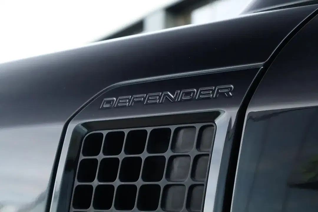 Land Rover Defender - Thumbnail 9