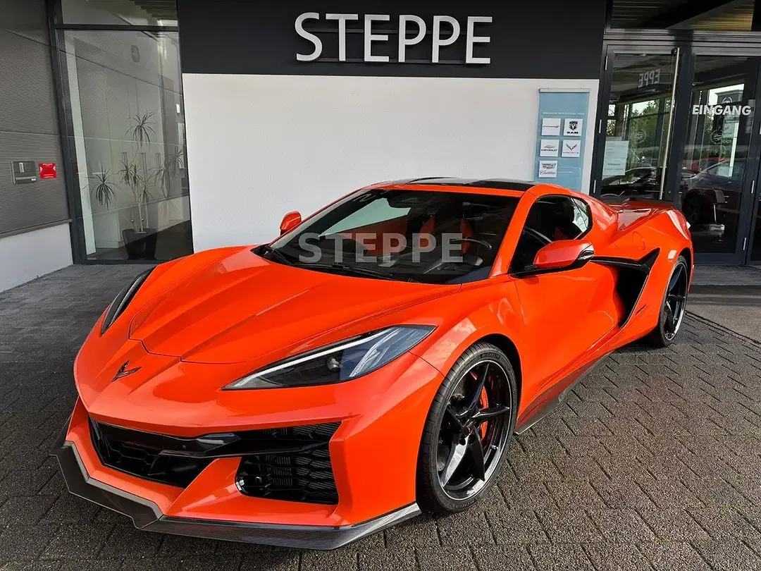 Corvette C8 - Thumbnail 1