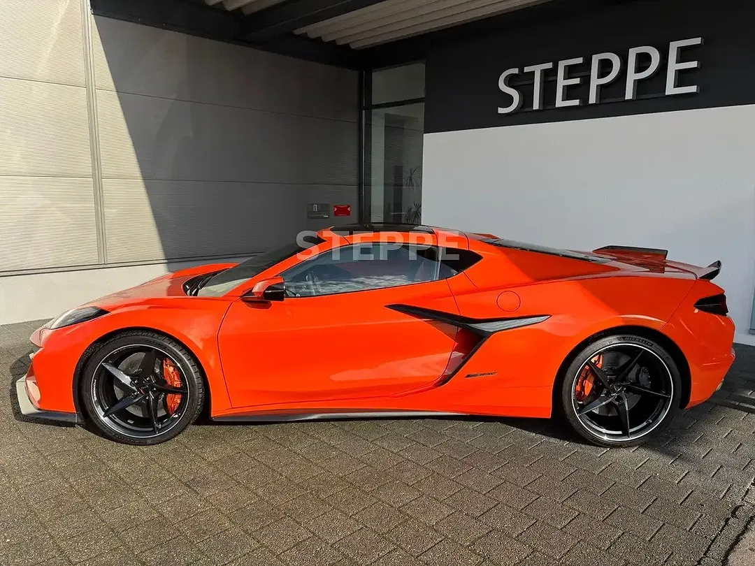 Corvette C8 - Thumbnail 4