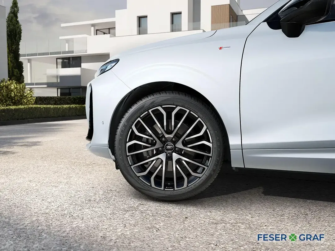 Audi Q3 - Thumbnail 6