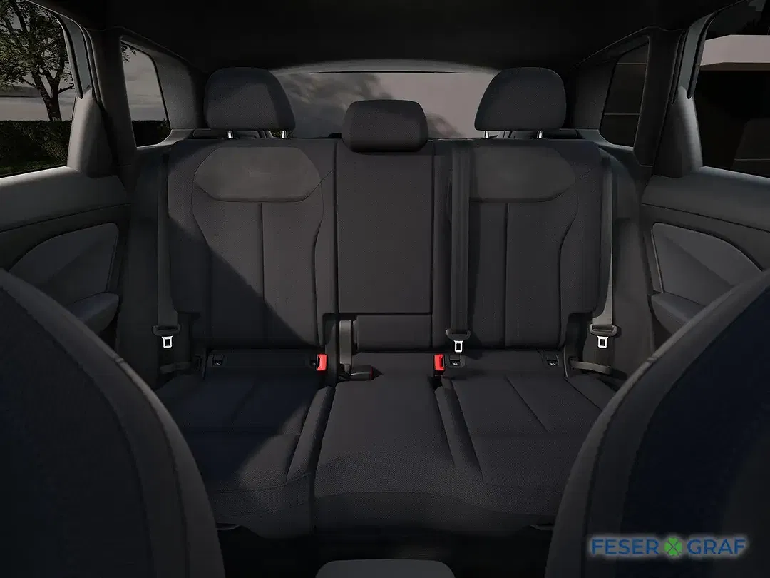 Audi Q3 - Thumbnail 9