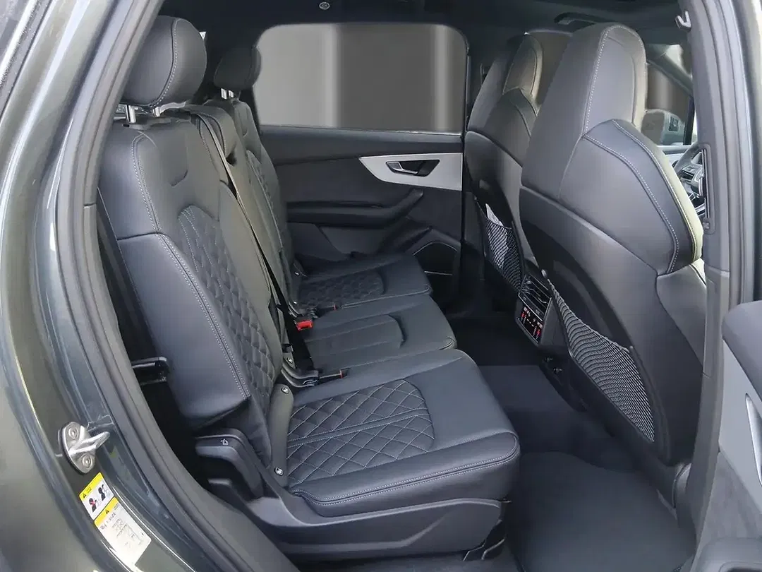 Audi Q7 - Thumbnail 11