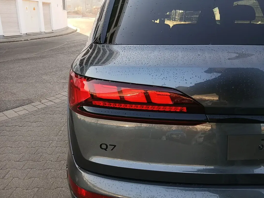 Audi Q7 - Thumbnail 9