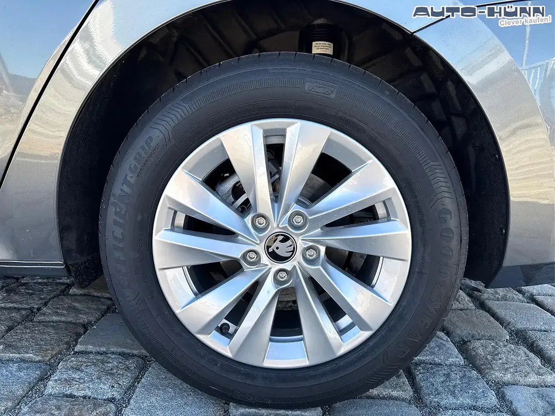 Skoda Octavia - Thumbnail 12