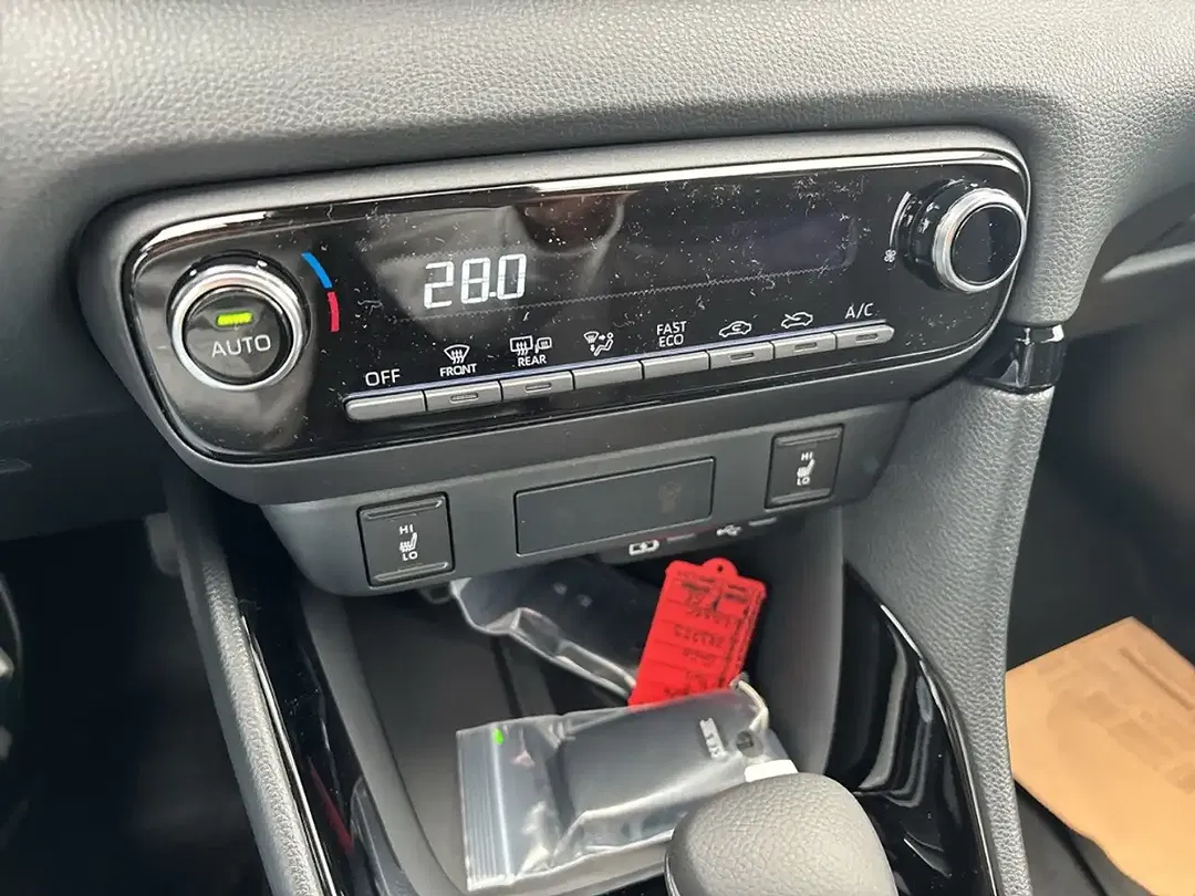 Toyota Yaris - Thumbnail 15