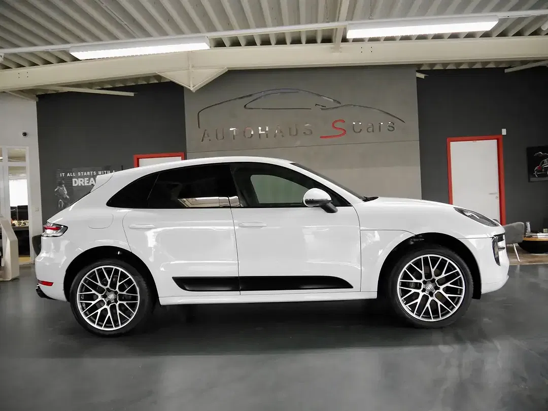 Porsche Macan - Thumbnail 2