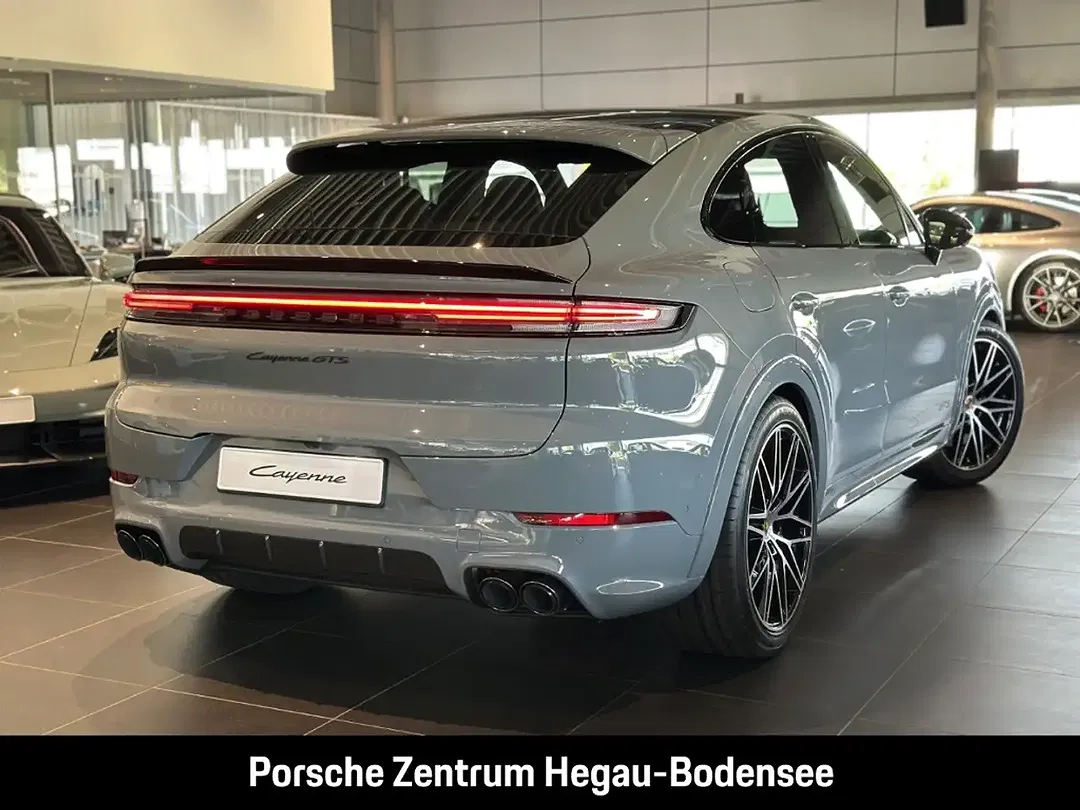 Porsche Cayenne - Thumbnail 2