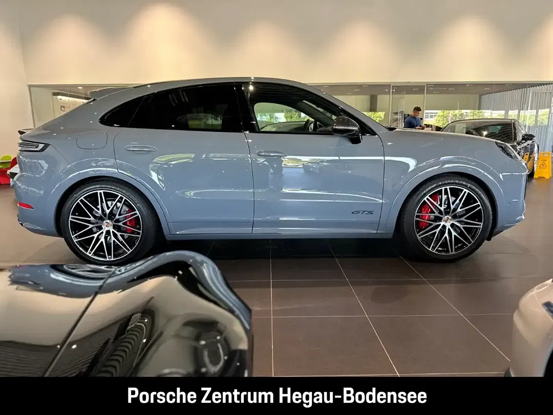 Porsche Cayenne - Thumbnail 3